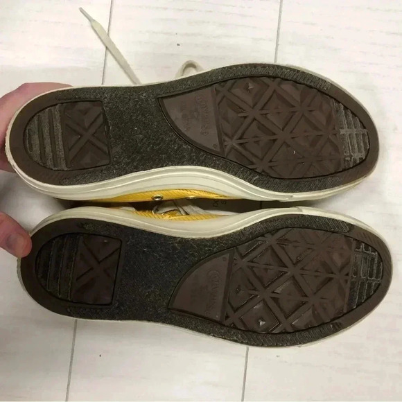 Converse Summer Daze Hi Top ** Hard to Find** Yellow EUC Unisex Men’s 7 Women 9 - Picture 14 of 16